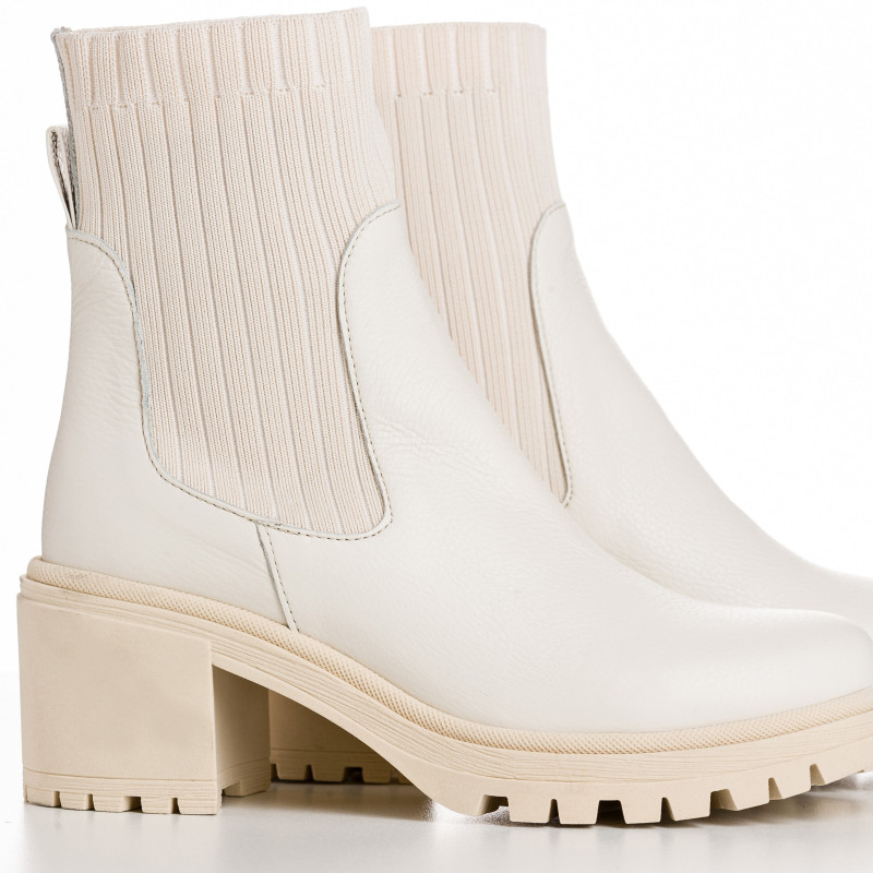 Chelsea Boots with Grained Leather Heels