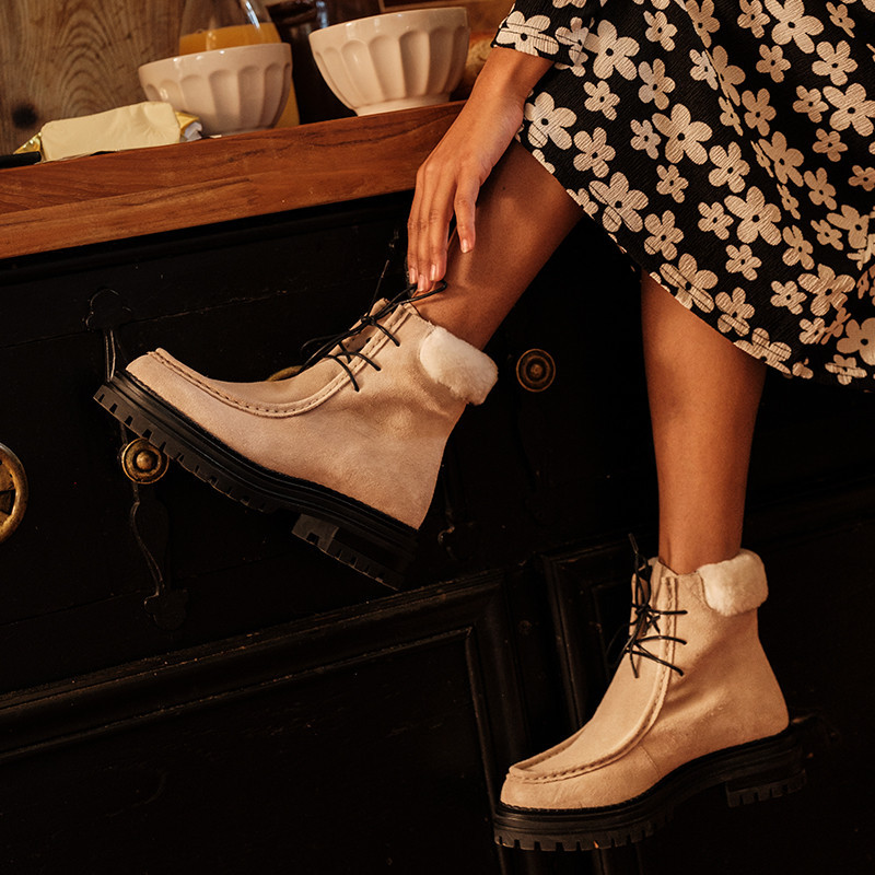 Beige rising derbies in suede