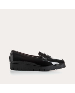 Varnished leather compensated loafers