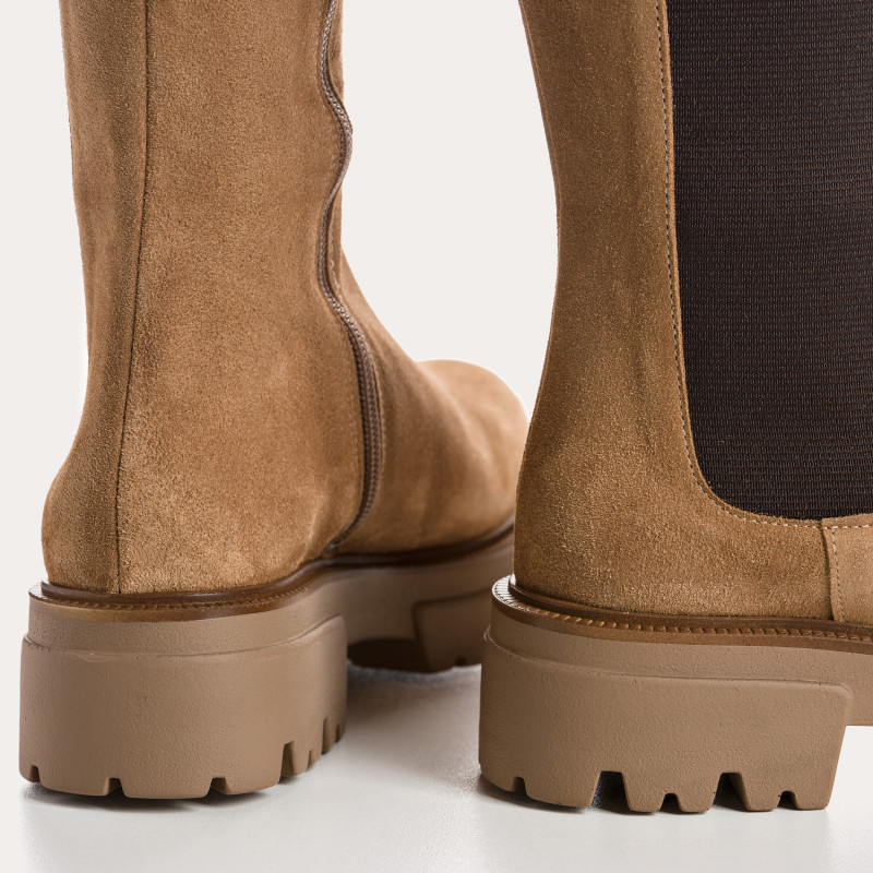 High suede boots with elastic and notched soles