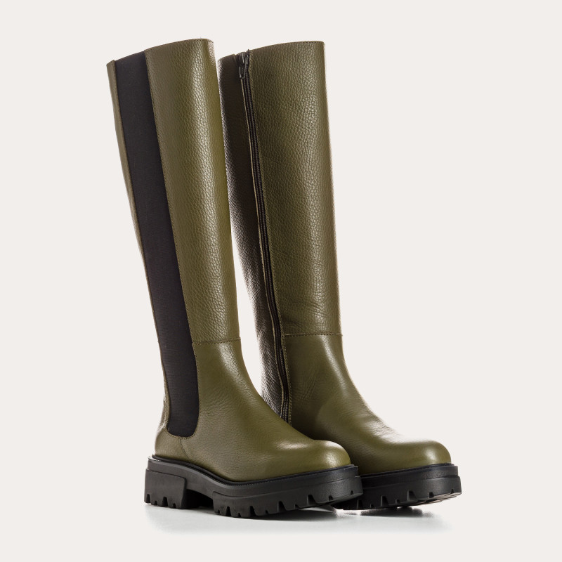 High grain leather boots with elastic and notched soles