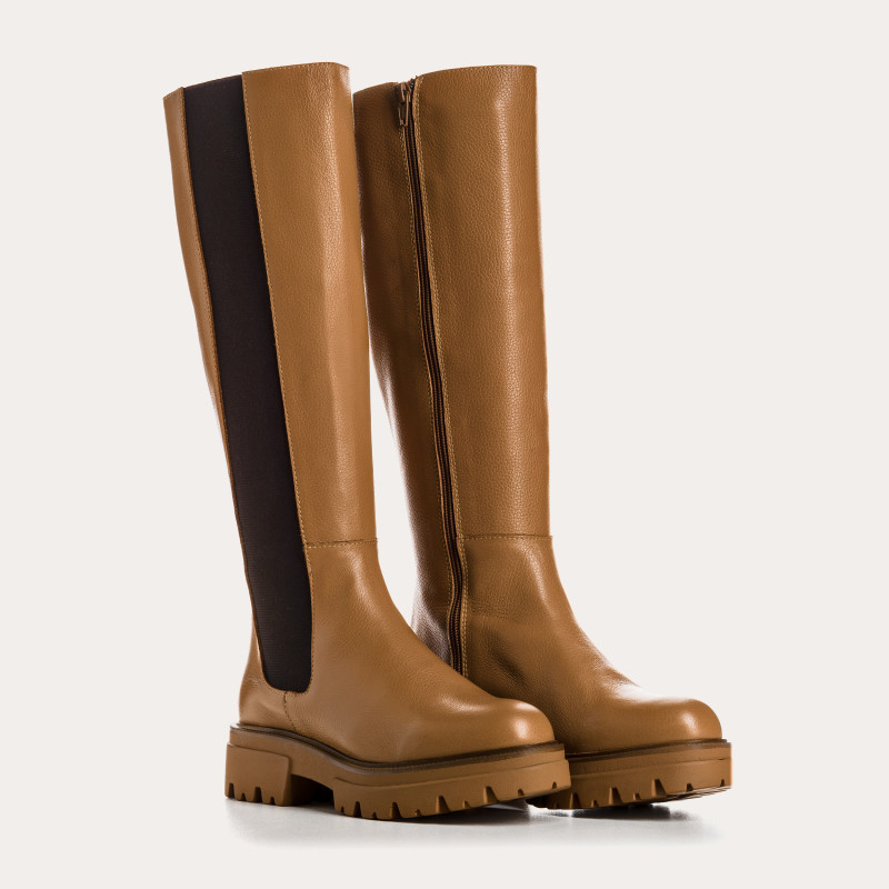 High grain leather boots with elastic and notched soles