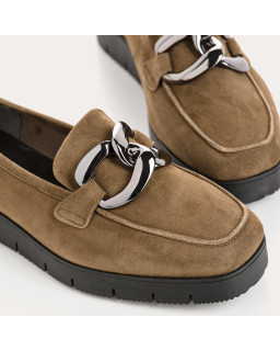 Mocassins compensés en cuir velours avec accessoires argentés