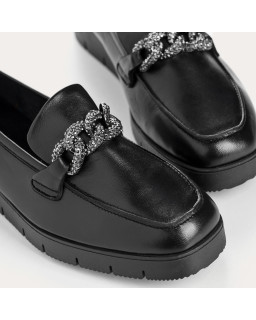 Mocassins compensés noirs en cuir lisse avec strass argentés
