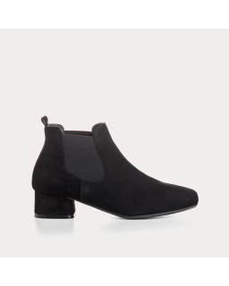 Chelsea boots in velvet leather with elastic
