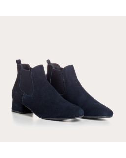 Chelsea boots in suede with elastic