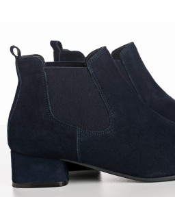 Chelsea boots in suede with elastic