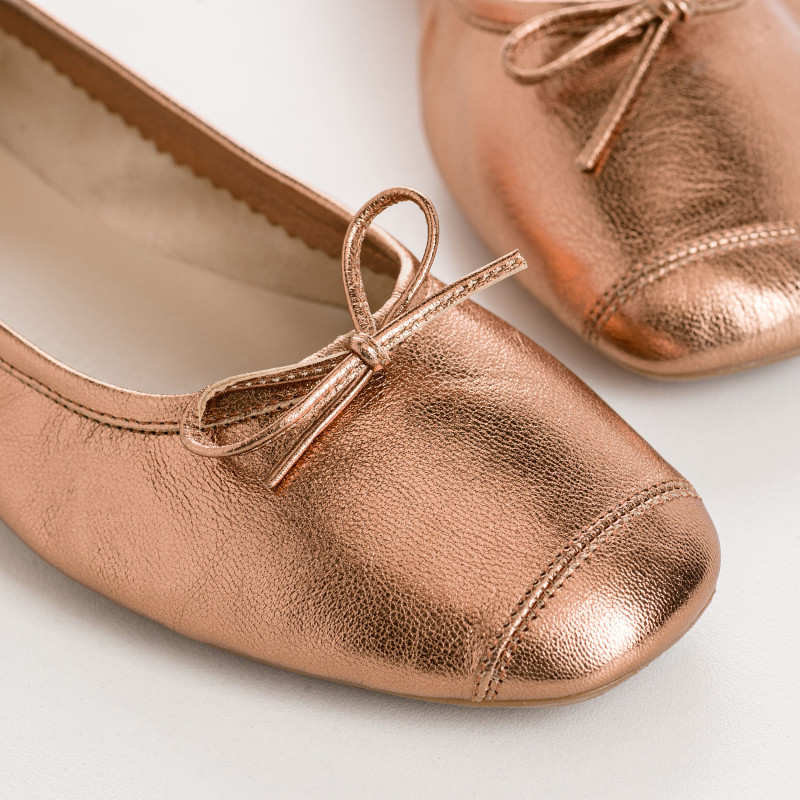 Ballerines plates à nœud en cuir métal irisé