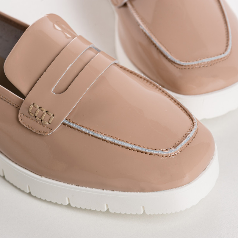 Varnished leather compensated loafers