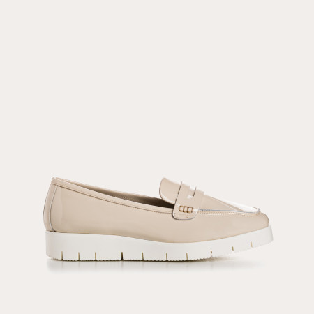 Varnished leather compensated loafers