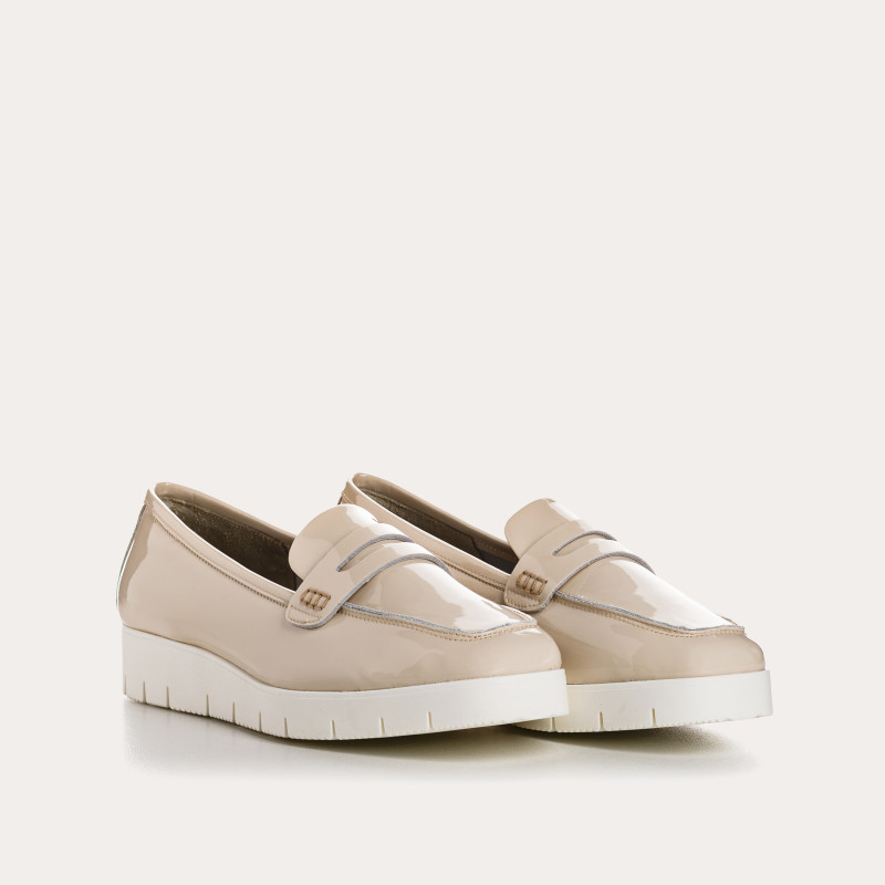 Varnished leather compensated loafers