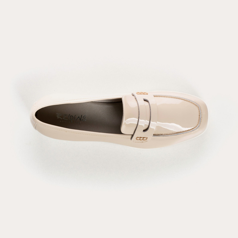 Varnished leather compensated loafers