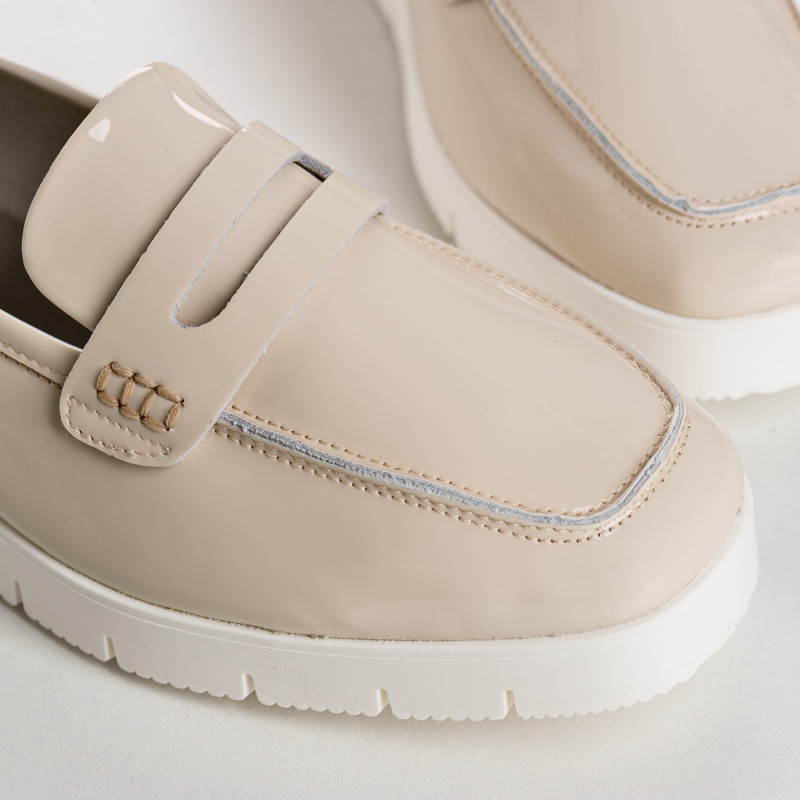 Varnished leather compensated loafers