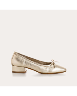 Ballerinas with leather heels