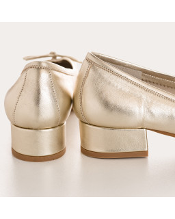 Ballerinas with leather heels