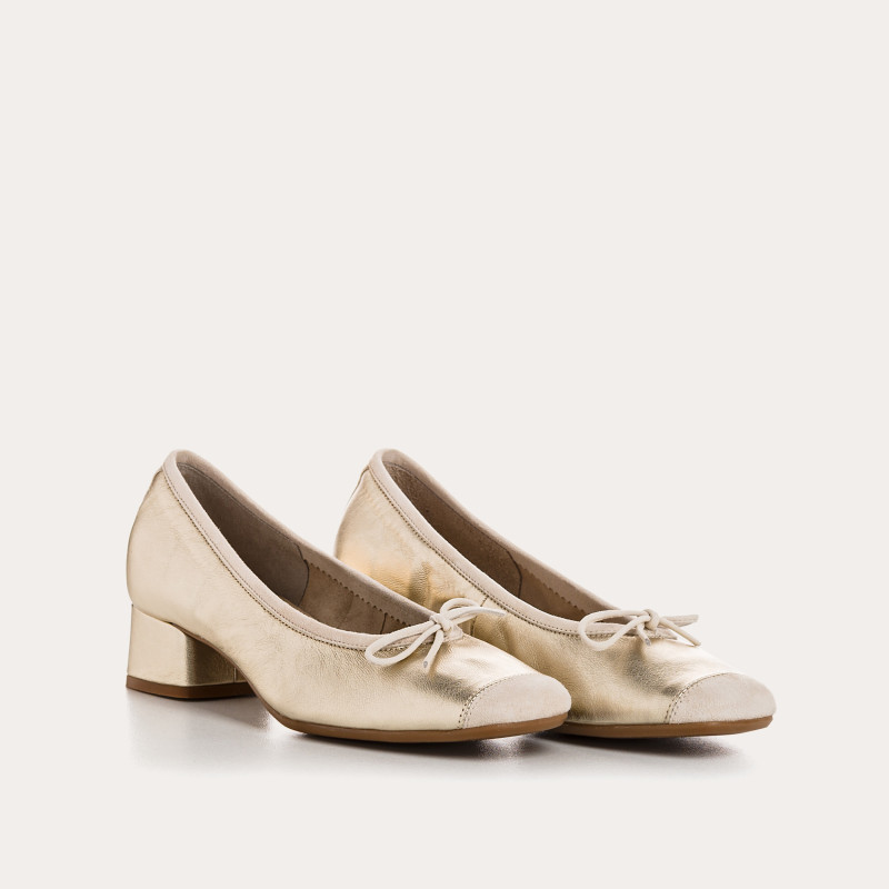 Kyriel metallized leather platinum heel balloons