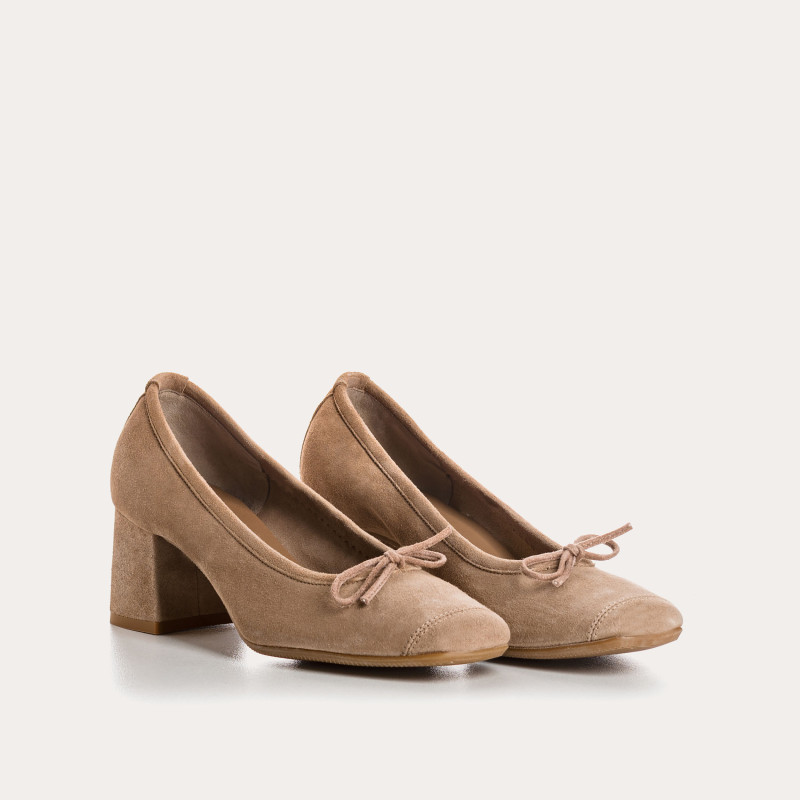 Suede square heel pumps with knot