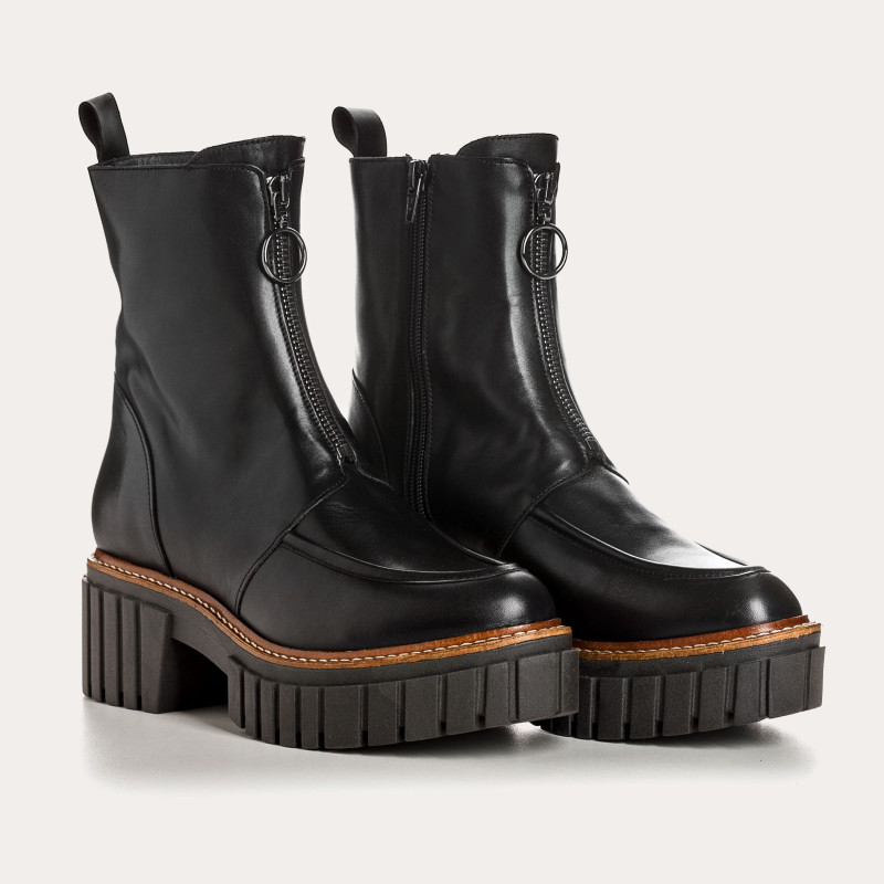 Boots Chelsea with black leather heels with zip and silver buckle