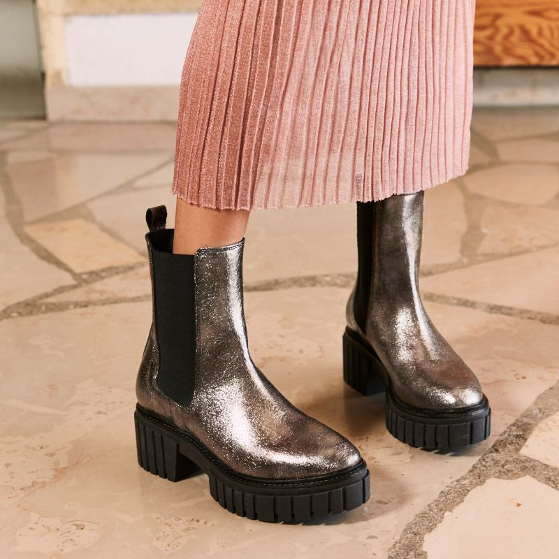 Boots Chelsea en cuir métallisé acier avec élastiques