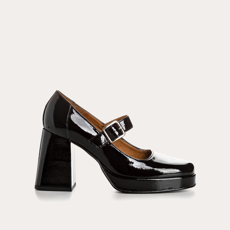 Mary Janes with grained polish leather heels with silver buckle
