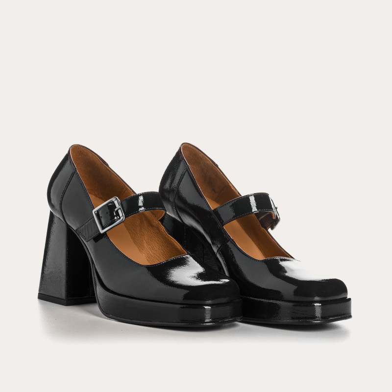 Mary Janes with grained polish leather heels with silver buckle