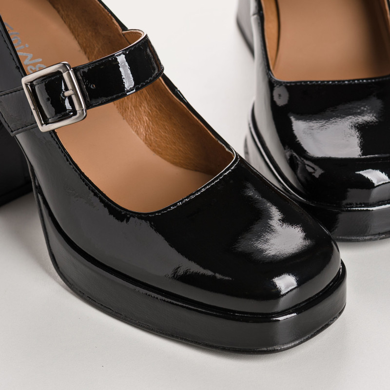 Mary Janes with grained polish leather heels with silver buckle
