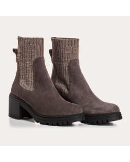 Boots Chelsea with velvet leather heel with elastic