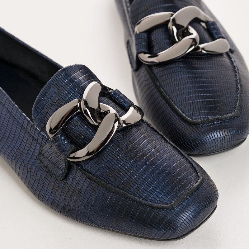 Mocassins marron en cuir embossé lézard avec bijou doré