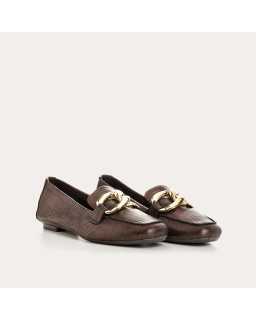 Mocassins marron en cuir embossé lézard avec bijou doré