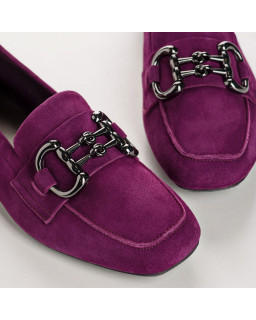 Mocassins bijoux en cuir velours avec ornements en métal argenté