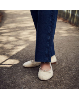 Leather ballerinas and imitation sheepskin fabric with rounded butt