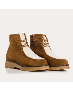 Boots en cuir velours et tissu teddy noisette à lacets
