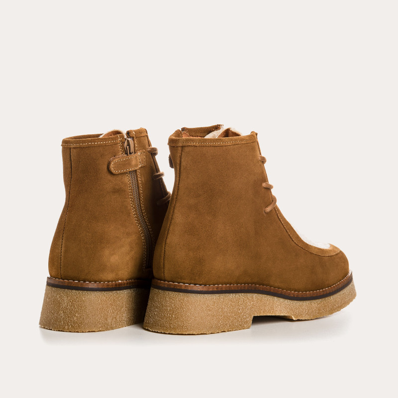 Velvet leather boots and teddy lace teddy fabric