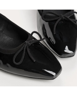Ballerinas with polished leather heels