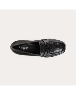 Grained varnished leather heel loafers