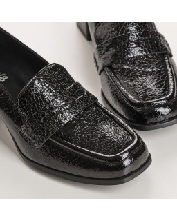 Grained varnished leather heel loafers