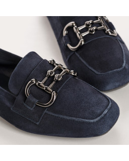 Mocassins bijoux en cuir velours avec ornements en métal argenté