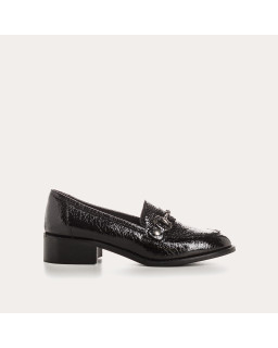 College moccasins with removable flanges in grained patent leather