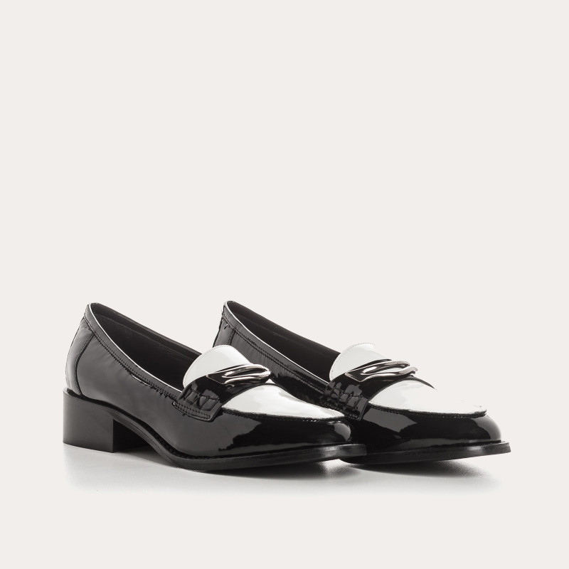 Moccasins College in two-color patent leather
