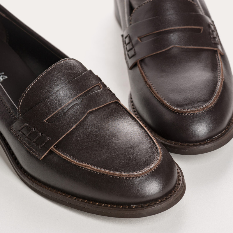 Smooth leather college moccasins