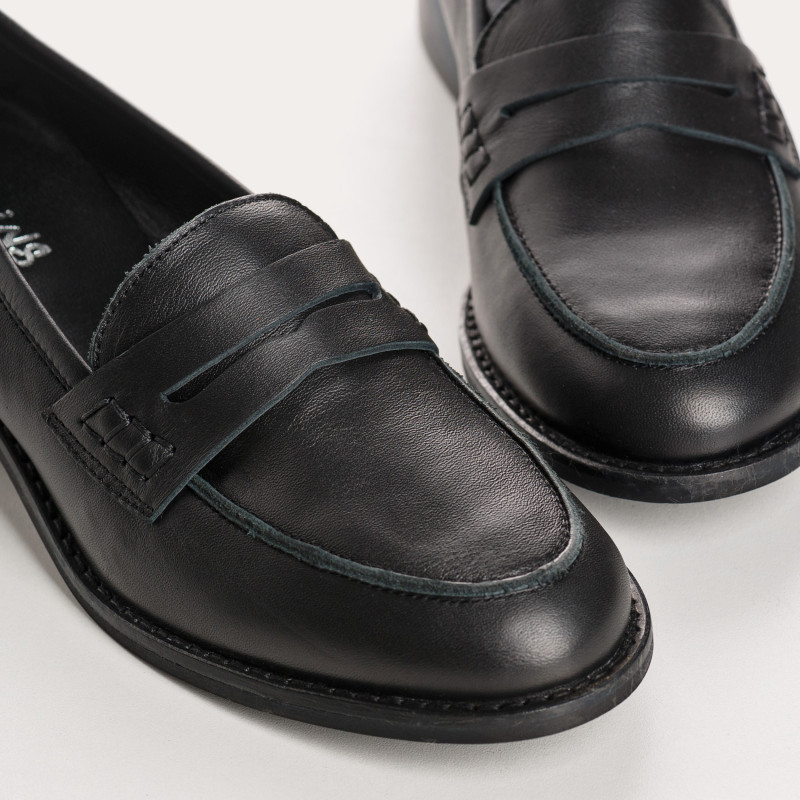 Smooth leather college moccasins