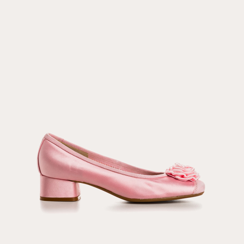 Ballerinas with black silk heels