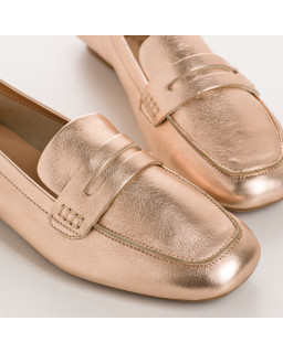 College moccasins in platinum metal leather with square butt