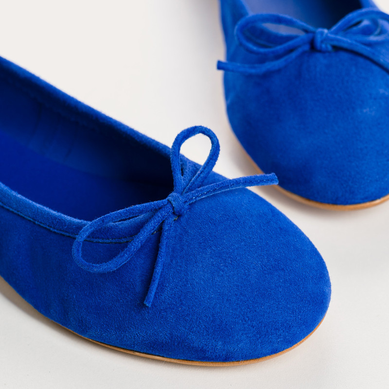 Flat ballerinas with suede knot with rounded butt
