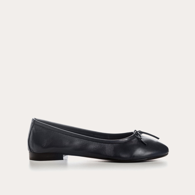 Flat bowl flat ballerinas with rounded butt