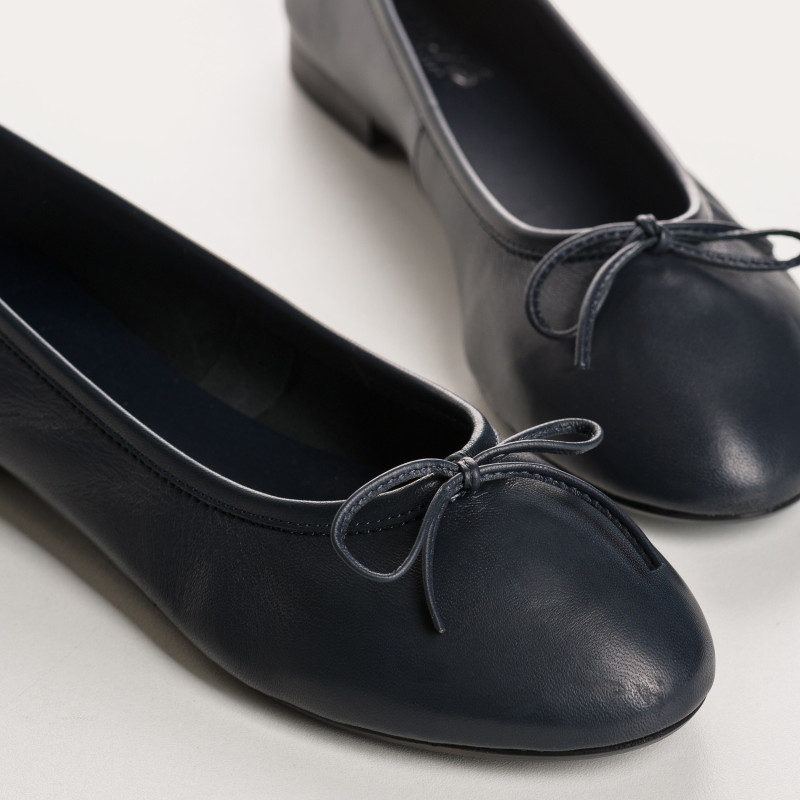 Flat bowl flat ballerinas with rounded butt