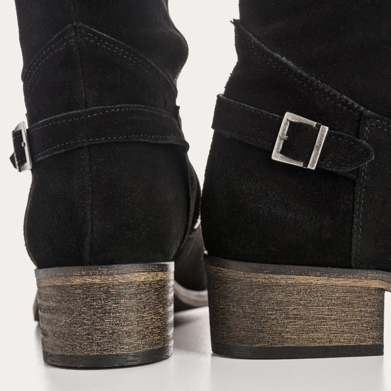 Suede rider boots with internal zip