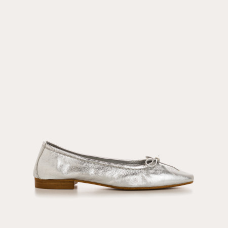 Silver or gilded metal leather ballerinas with pointed end