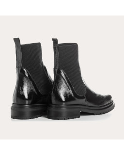 Boots Chelsea plates noires en cuir vernis avec élastiques