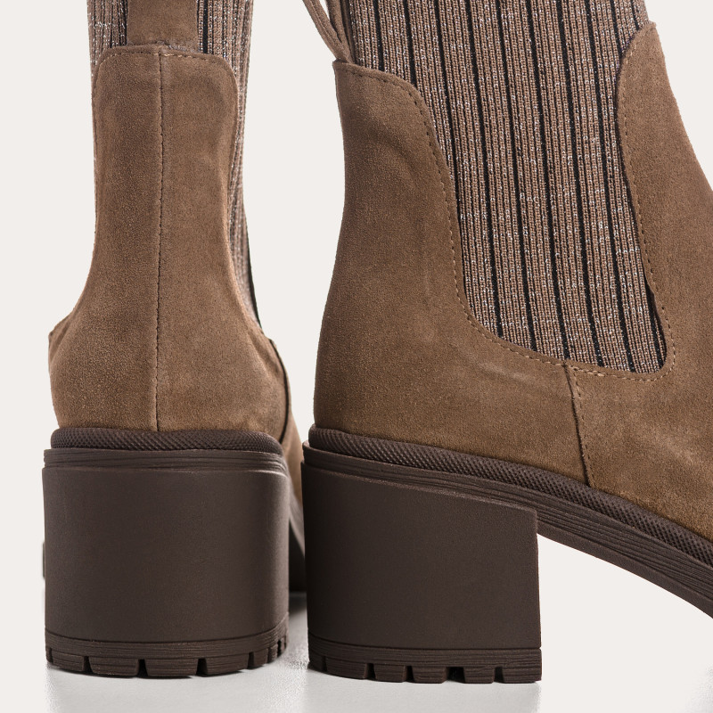 Boots Chelsea with velvet leather heel with elastic